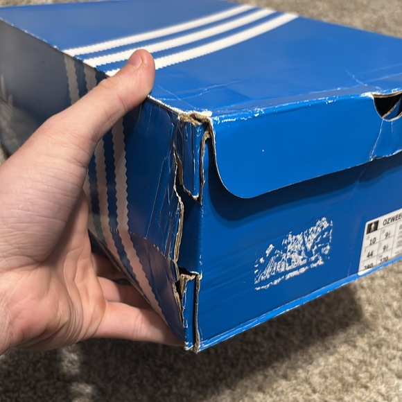 Barely used adidas ozweego - Picture 12 of 14